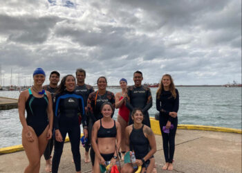 NADARON ENTRE DOS ESCOLLERAS