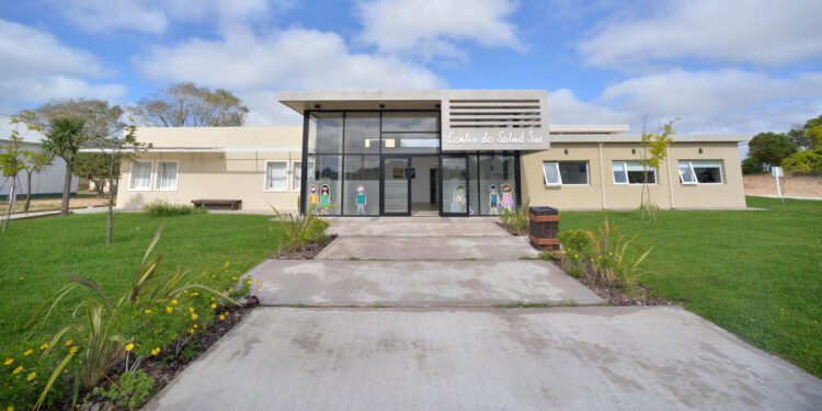 LOS MÉDICOS QUE SE DESEMPEÑAN EN EL SECTOR PÚBLICO RECIBIRÁN UN 30% DE AUMENTO EN EL SALARIO BÁSICO