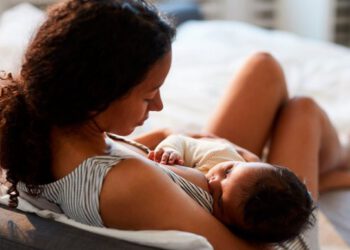 COVID-19: UN ESTUDIO ISRAELÍ  ENCUENTRA ANTICUERPOS DE LA VACUNA EN LA LECHE MATERNA