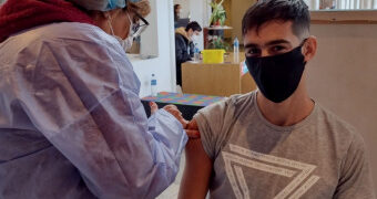 COMIENZA LA VACUNACIÓN A PERSONAS SIN PATOLOGÍAS DE RIESGO