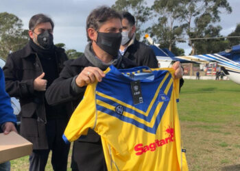 KICILOFF POSÓ LA CAMISETA DE ATLÉTICO