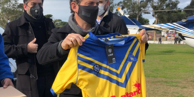 KICILOFF POSÓ LA CAMISETA DE ATLÉTICO