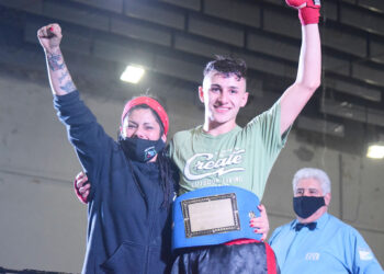 EXITOSA VELADA EN LA ESCUELA TIBURONA BOX