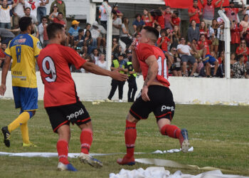 UN IMPARABLE “JONI” LÓPEZ LE DIO EL TÍTULO A JUVENTUD