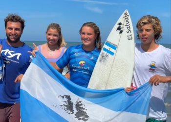 VERA JARISZ CAMPEONA SUDAMERICANA JUVENIL DE SURF DIVISIÓN SUB-16
