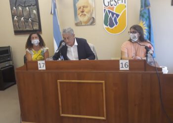 LOS PIES EN EL PRESENTE, LA MIRADA EN EL FUTURO