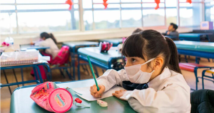 DESDE HOY ES OPTATIVO EL USO DE BARBIJOS EN LAS ESCUELAS Y LUGARES DE TRABAJO DE LA PROVINCIA DE BUENOS AIRES