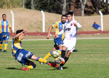 EL CUERVO VOLÓ, EL CANARIO NO PUDO