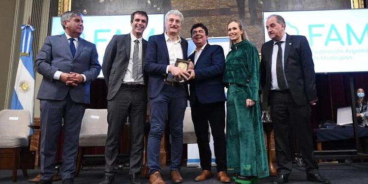 PREMIO GOBERNADOR ENRIQUE TOMÁS CRESTO