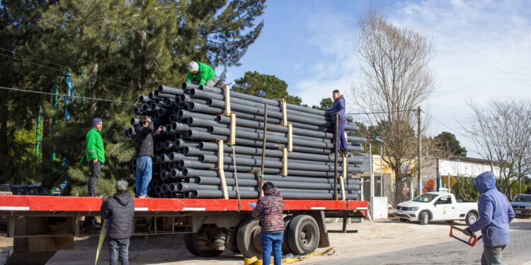 Llegaron materiales para la red de agua potable