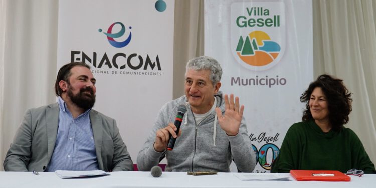 Las voces de siempre, ahora con credencial