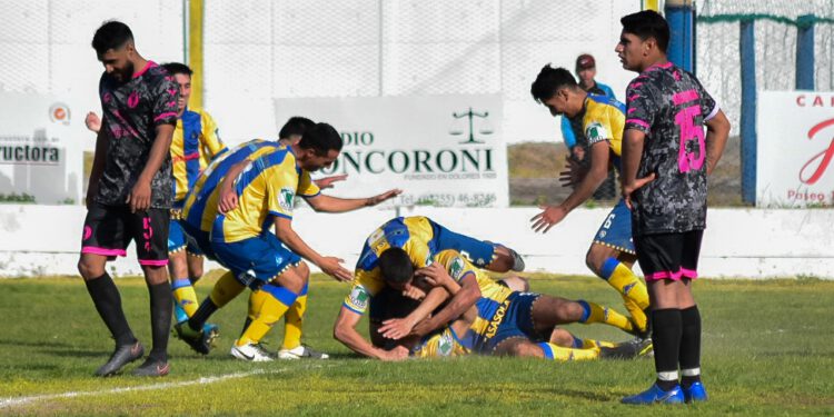 El Canario ganó y sigue solito arriba