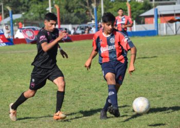 Cuervos y Zorros empataron con goles tardíos