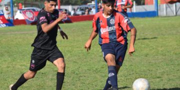 Cuervos y Zorros empataron con goles tardíos