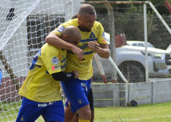 Estreno con goleada para el senior «Canario»