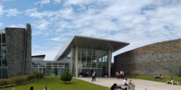 Internacionalización de las profesiones y capacitación docente en UADE