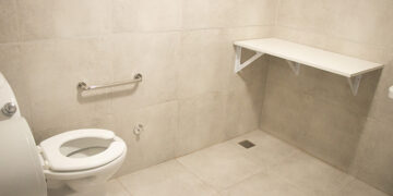 Acción Solidaria H.A.I presentó la integra renovación de los baños del Hospital