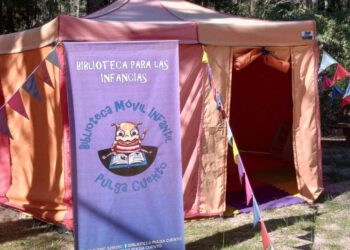Biblioteca Infantil Móvil Pulga cuento presenta: