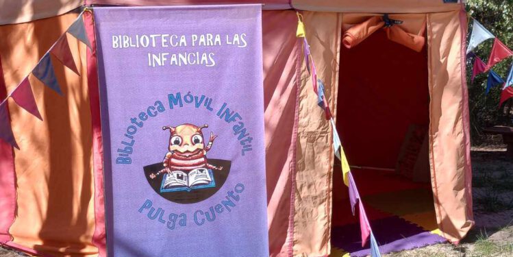 Biblioteca Infantil Móvil Pulga cuento presenta: