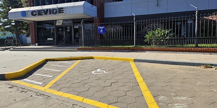 Cevige cuenta con un estacionamiento para vehículos de personas con discapacidad