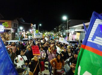 Villa Gesell marchó en defensa de la Universidad Pública