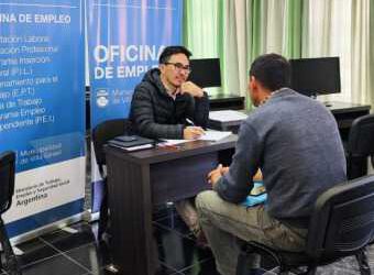 La oficina de empleo está realizando entrevistas laborales