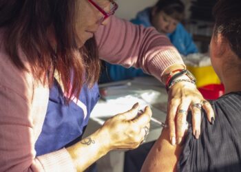 SALUD: vacunación, toma de glucemia y concientización