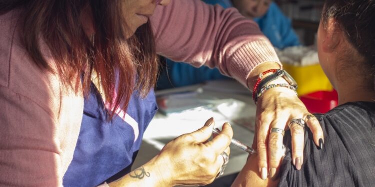 SALUD: vacunación, toma de glucemia y concientización