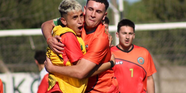 Derrotas para Cuervos y Zorros