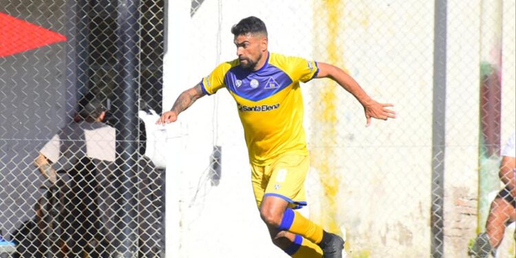 Ganó en Maipú y se afianza arriba