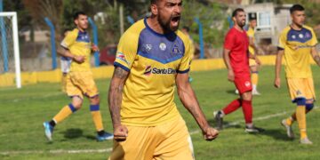 Victoria Canaria en el debut Federal