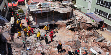 Derrumbe en Villa Gesell: encontraron otros tres cuerpos entre los escombros y ya son siete las víctimas por el colapso del hotel