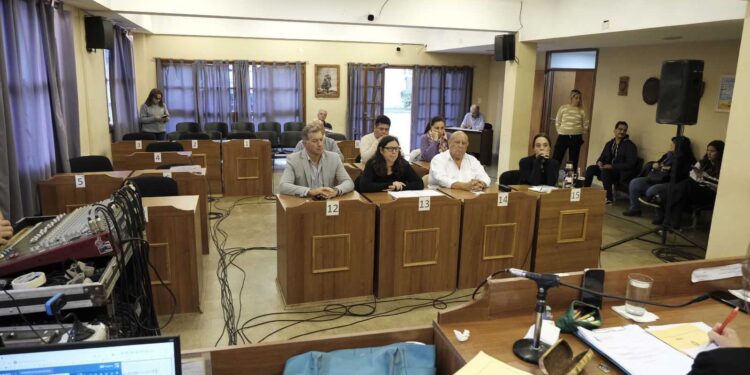 La oposición abandonó sus bancas e impidió el funcionamiento del Cuerpo