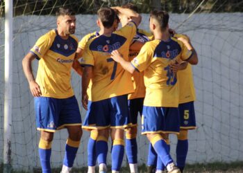 Atlético ganó y comparte cima con Sanvi