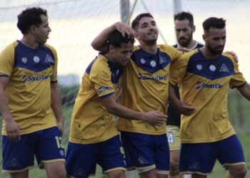 EL CANARIO SIGUE ARRIBA