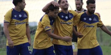 EL CANARIO SIGUE ARRIBA