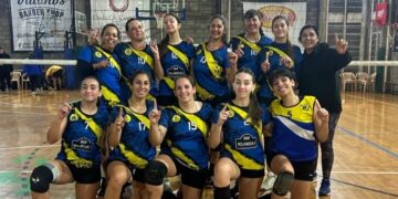 EL VOLEY CANARIO FESTEJÓ EN MAR DEL PLATA