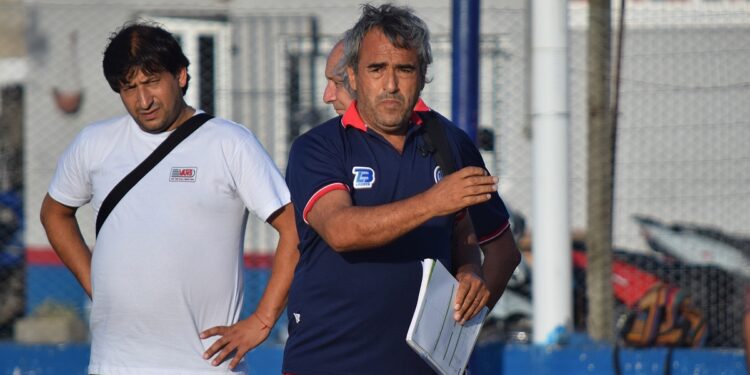 FÚTBOL. Santana NO seguirá en el Cuervo