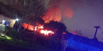 TRAGEDIA EN VILLA GESELL: EXPLOSIÓN E INCENDIO EN UNA VIVIENDA DEJA UN MUERTO Y UN HERIDO