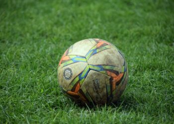 FÚTBOL PARA UNOS POCOS