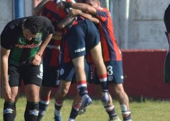 EL CUERVO GANÓ Y ESCALA