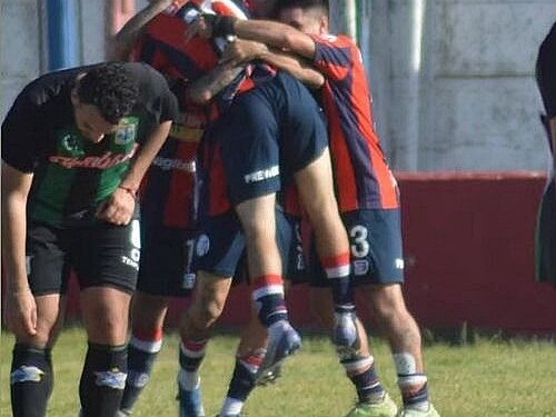 EL CUERVO GANÓ Y ESCALA