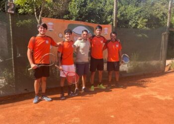TENISTAS LOCALES SE MIDIERON EN EL INTERCLUBES