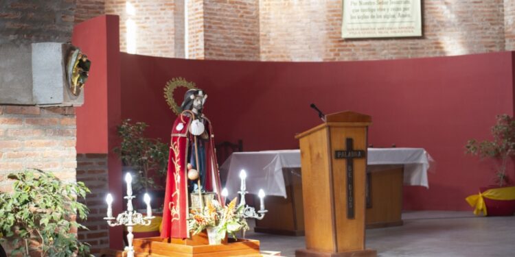 El sábado 24 procesión, misa, botafumeiro y fiesta