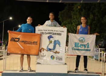 Podio de Viviana Ayala en las 5 millas nocturnas en Madariaga