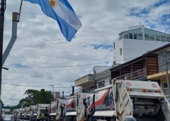 Tensión en Villa Gesell: Camioneros bloquean el centro y Moyano apunta contra Barrera
