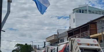 Tensión en Villa Gesell: Camioneros bloquean el centro y Moyano apunta contra Barrera