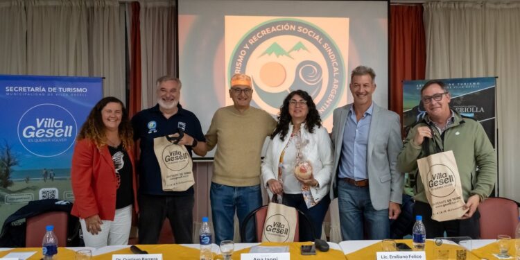 DEMOCRATIZAR EL TURISMO