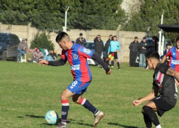 Canarios y Cuervos se afirman arriba