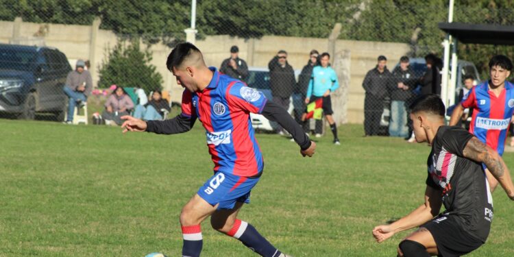 Canarios y Cuervos se afirman arriba